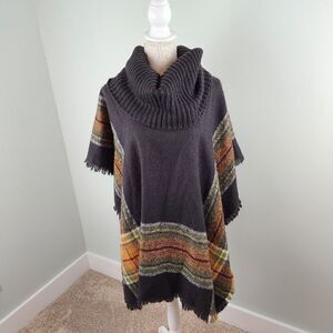 V Frass Cable Knit Cowl Neck Ponco Or Cape With Fringe One Size Fits Most
